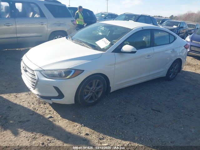 5NPD84LF3JH322556 Hyundai ELANTRA SEL