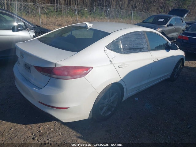 5NPD84LF3JH322556 Hyundai ELANTRA SEL