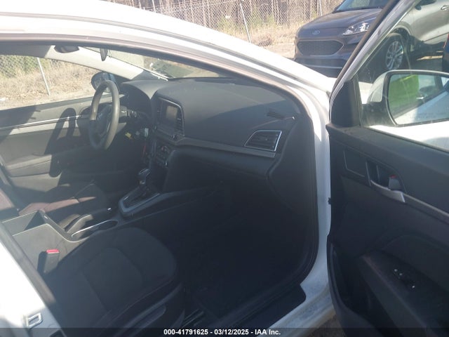 5NPD84LF3JH322556 Hyundai ELANTRA SEL