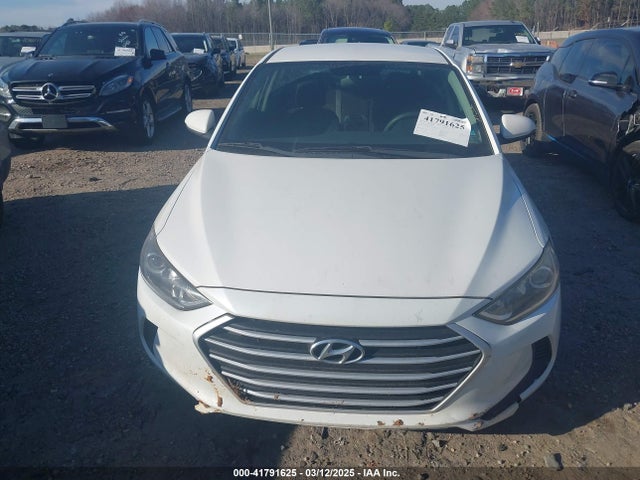 5NPD84LF3JH322556 Hyundai ELANTRA SEL