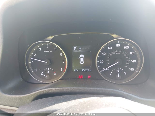 5NPD84LF3JH322556 Hyundai ELANTRA SEL