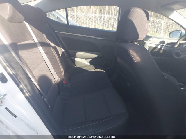 5NPD84LF3JH322556 Hyundai ELANTRA SEL