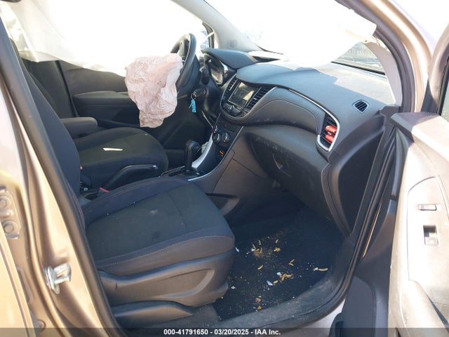 3GNCJNSB7JL372999 Chevrolet TRAX LS
