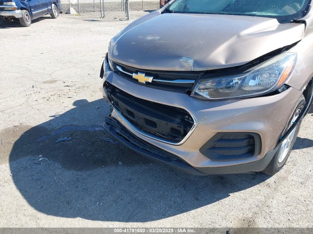 3GNCJNSB7JL372999 Chevrolet TRAX LS