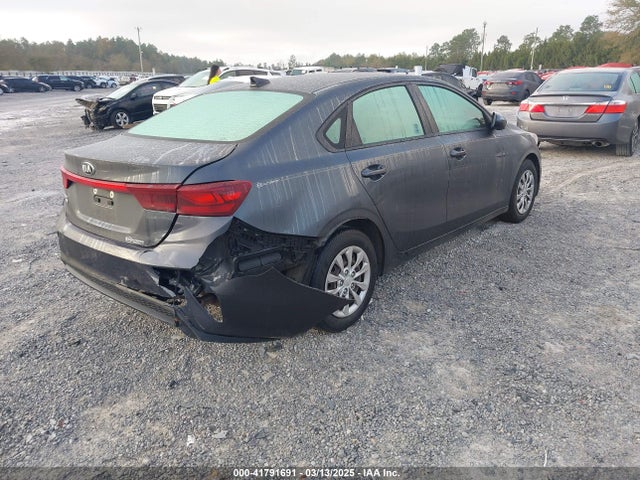 3KPF24AD3ME353858 KIA FORTE FE