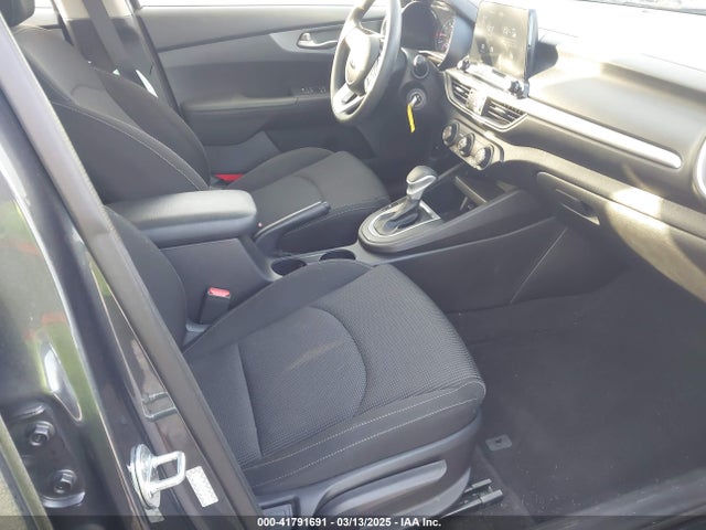 3KPF24AD3ME353858 KIA FORTE FE