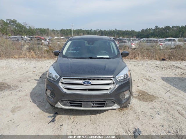 1FMCU0GD5KUB93800 Ford ESCAPE SE