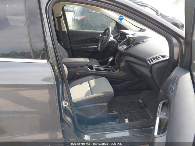 1FMCU0GD5KUB93800 Ford ESCAPE SE
