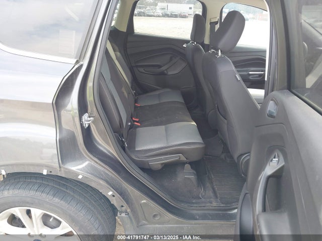 1FMCU0GD5KUB93800 Ford ESCAPE SE