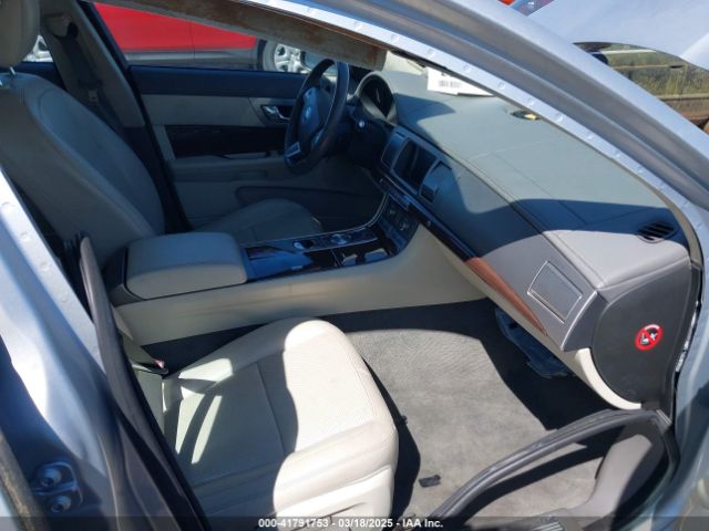 2011 JAGUAR XF SAJWA0GB8BLS01081 Photo 4