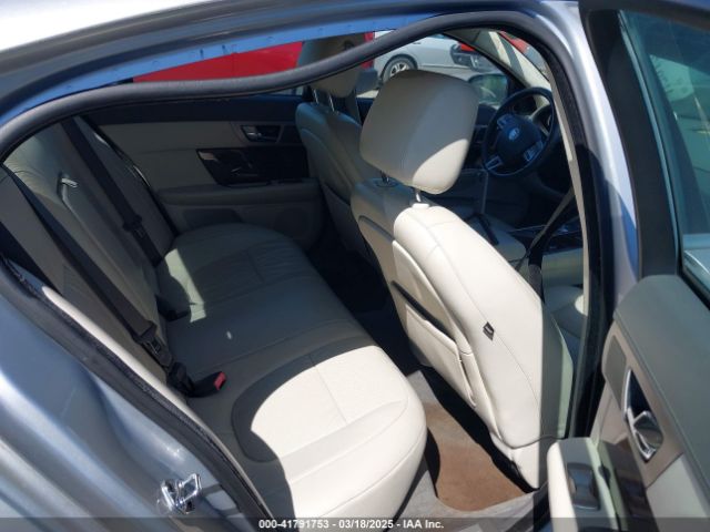 2011 JAGUAR XF SAJWA0GB8BLS01081 Photo 7