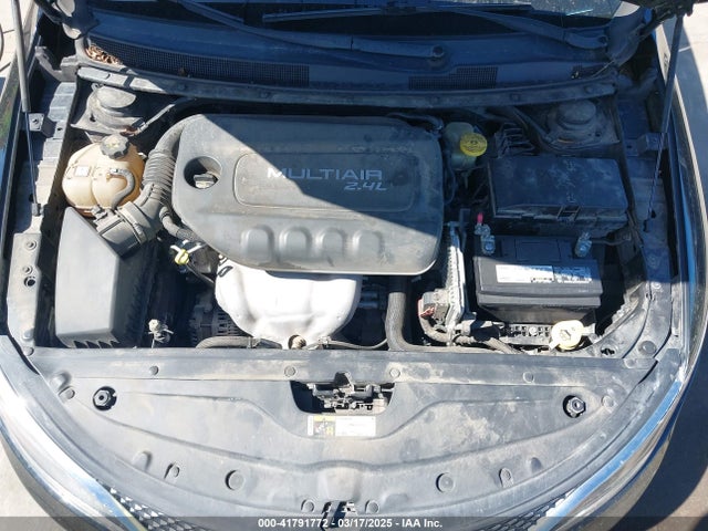 Chrysler 200 Limited 2015 1C3CCCAB3FN744388 Image 10