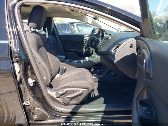 Chrysler 200 Limited 2015 1C3CCCAB3FN744388 Image 5