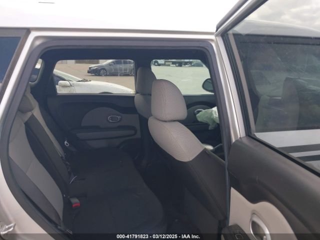 KNDJN2A28H7437183 KIA Soul