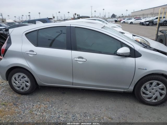 JTDKDTB3XG1122990 Toyota Prius C One