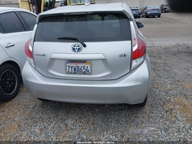 JTDKDTB3XG1122990 Toyota Prius C One