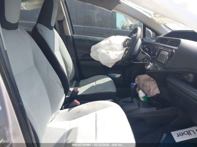 JTDKDTB3XG1122990 Toyota Prius C One