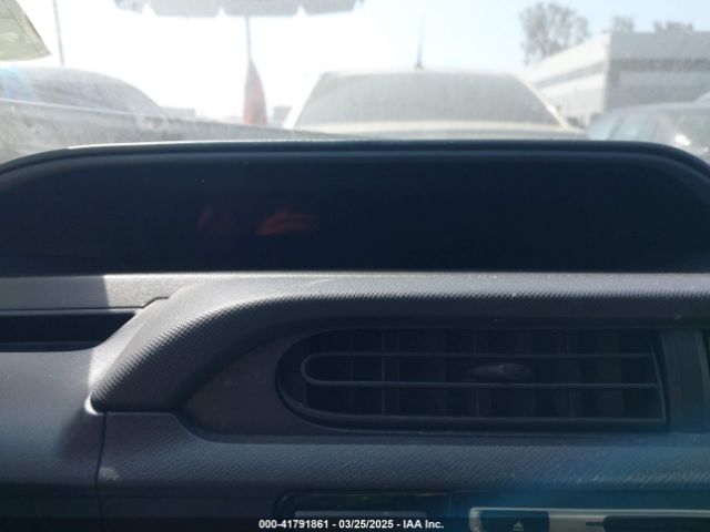 JTDKDTB3XG1122990 Toyota Prius C One