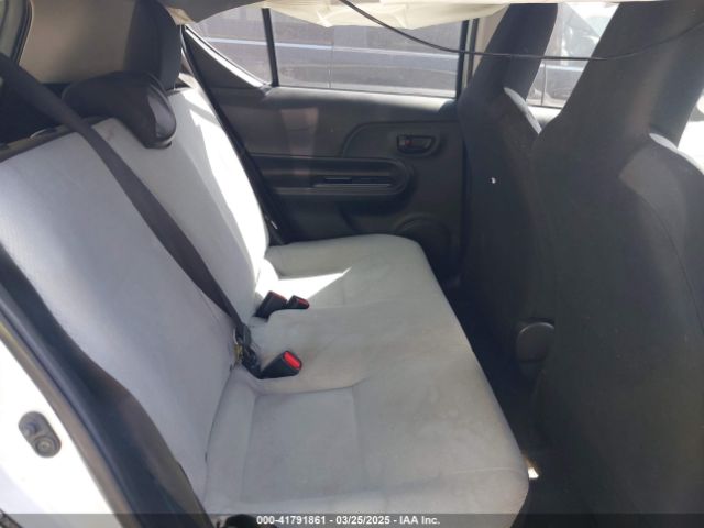 JTDKDTB3XG1122990 Toyota Prius C One