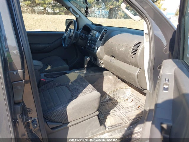 1N6AD0CW5EN751028 Nissan Frontier Sv