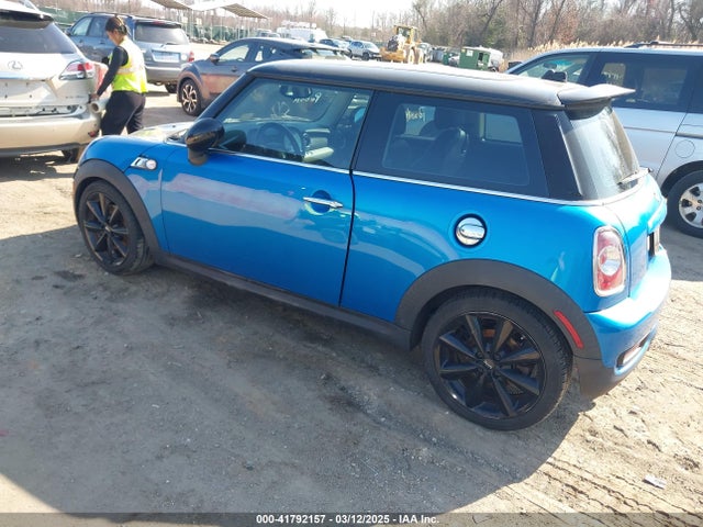 2012 MINI COOPER S WMWSV3C59CTY18006 Photo 2