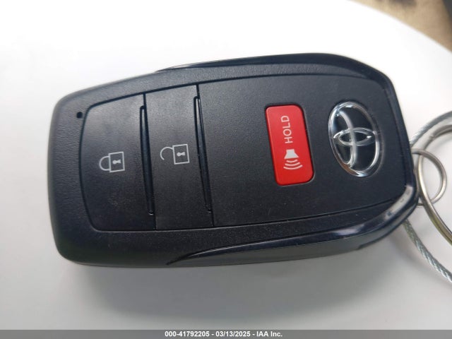 JTDADABUXR3017821 Toyota Prius Le Awd-e