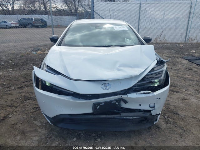 JTDADABUXR3017821 Toyota Prius Le Awd-e