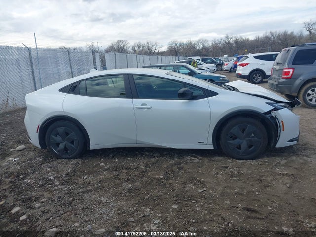 JTDADABUXR3017821 Toyota Prius Le Awd-e