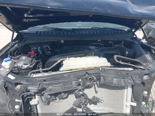 1FMJU1HT1NEA48965 Ford Expedition Xlt