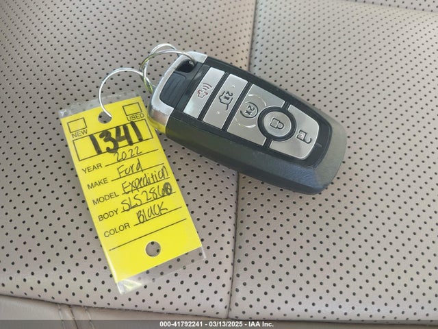 1FMJU1HT1NEA48965 Ford Expedition Xlt