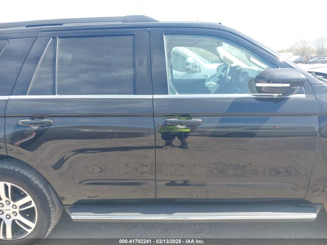1FMJU1HT1NEA48965 Ford Expedition Xlt