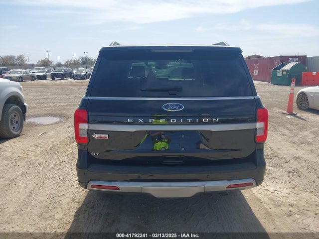 1FMJU1HT1NEA48965 Ford Expedition Xlt