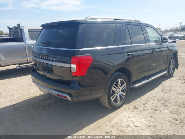 1FMJU1HT1NEA48965 Ford Expedition Xlt
