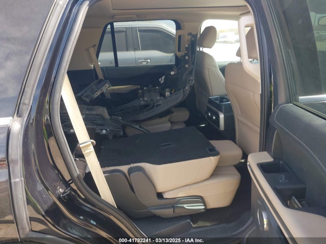 1FMJU1HT1NEA48965 Ford Expedition Xlt