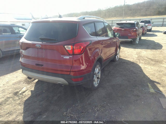 1FMCU0J94KUC22191 Ford Escape Titanium