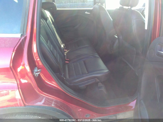 1FMCU0J94KUC22191 Ford Escape Titanium
