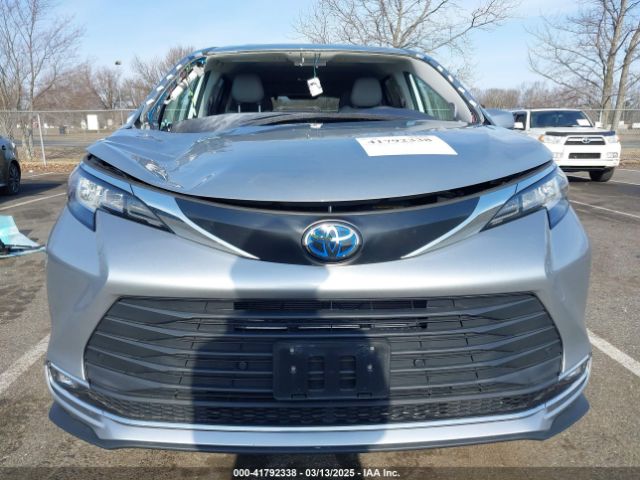 5TDJSKFC5PS106883 Toyota SIENNA XLE
