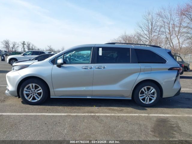 5TDJSKFC5PS106883 Toyota SIENNA XLE