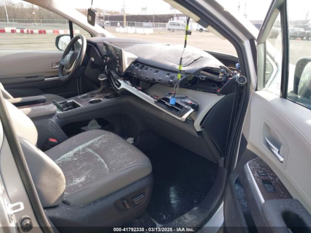 5TDJSKFC5PS106883 Toyota SIENNA XLE
