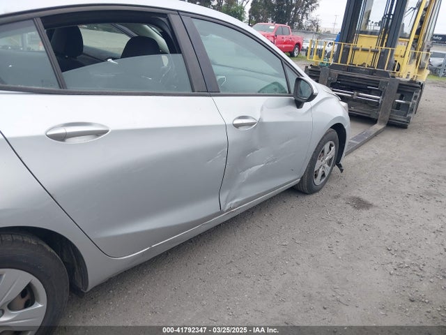 1G1BC5SM9H7266013 Chevrolet Cruze Ls Auto