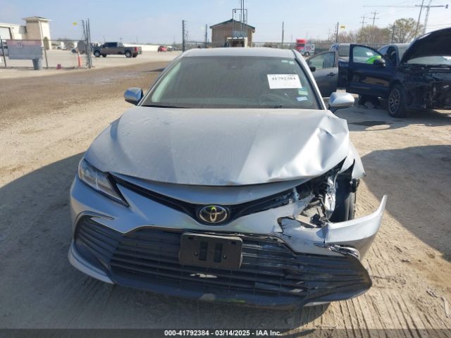 4T1C11AKXNU629213 Toyota CAMRY LE