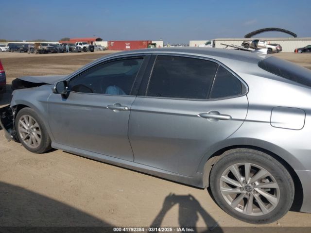 4T1C11AKXNU629213 Toyota CAMRY LE