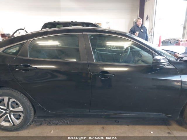 19XFC2F52GE218572 Honda Civic Lx