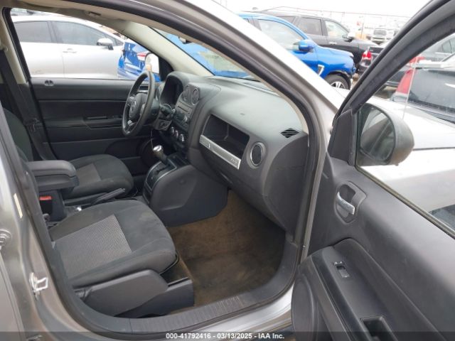 1C4NJDBB8GD780146 Jeep Compass Sport