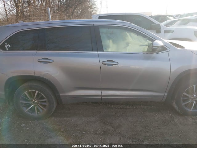 5TDJZRFH0HS382194 Toyota Highlander Xle