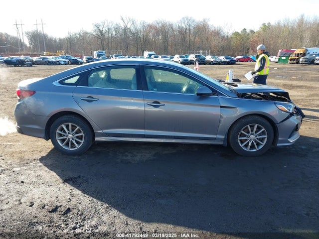 5NPE24AF9JH674582 Hyundai SONATA SE