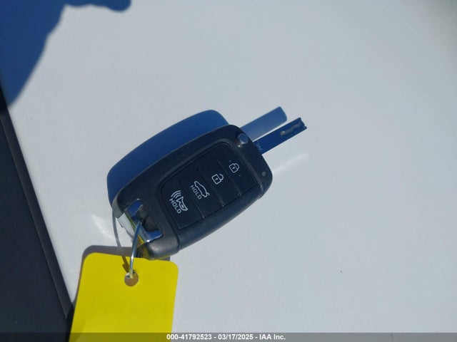 3KPC24A30KE049717 Hyundai ACCENT SE
