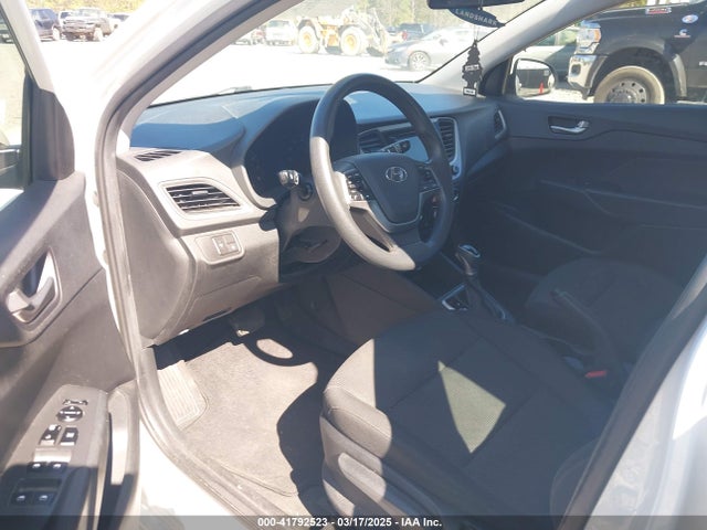 3KPC24A30KE049717 Hyundai ACCENT SE