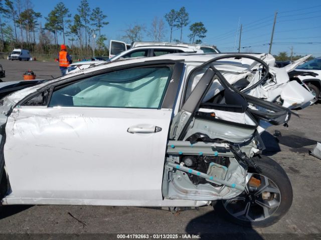 3KPF24AD3ME382227 KIA Forte Lxs