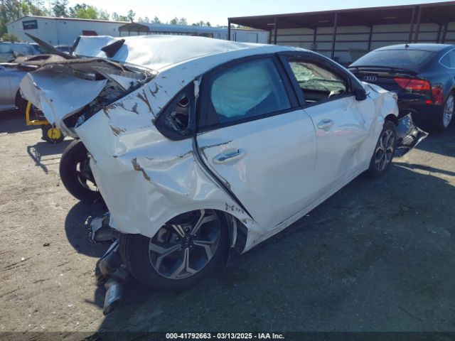 3KPF24AD3ME382227 KIA Forte Lxs